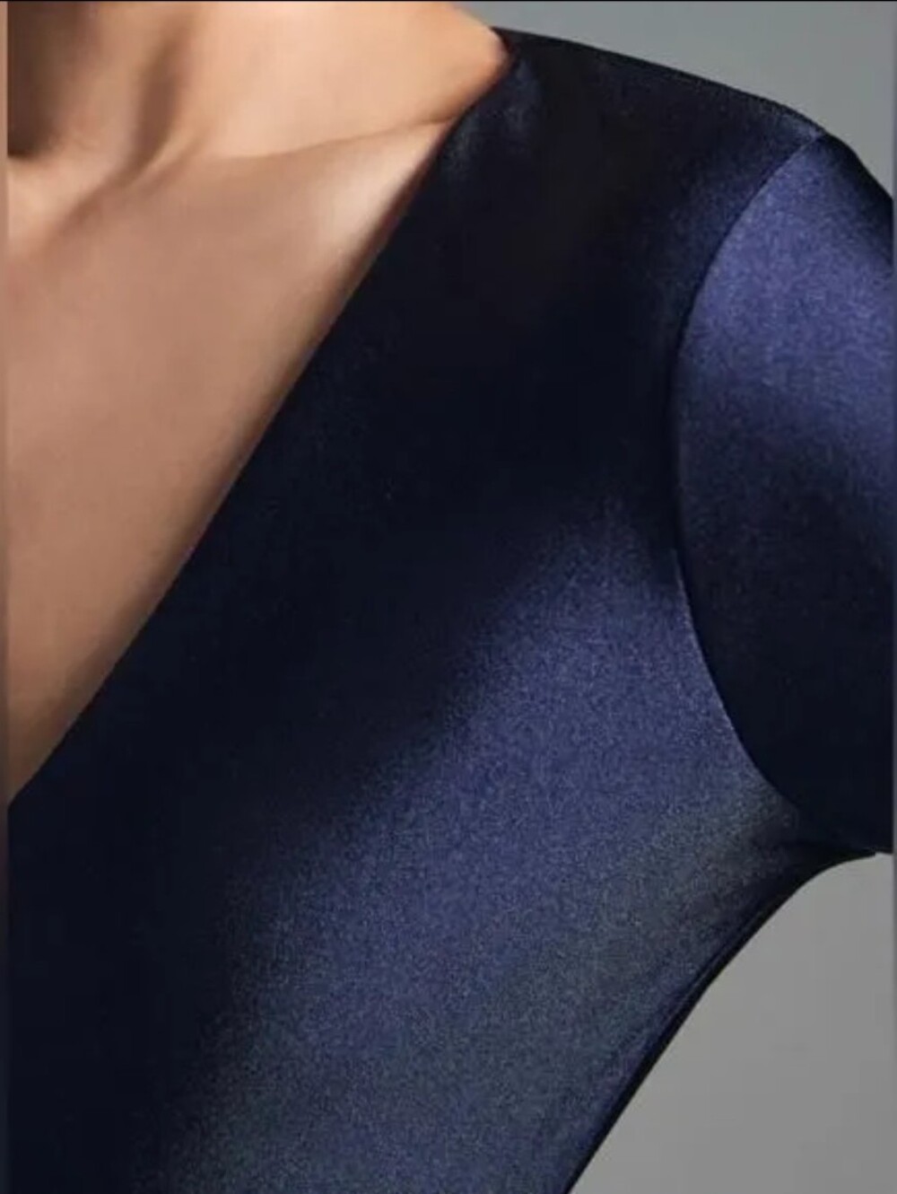 Good American Deep Navy V-Neck Long Sleeve Bodysuit. Size 3 (Large) - Picture 2 of 6